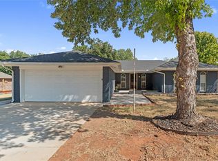 1821 W Cedar Ridge Dr, Mustang, OK 73064
