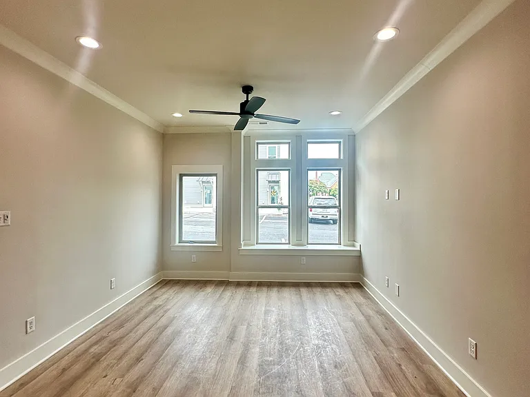 15 Vine St NE #15 — Photo 9