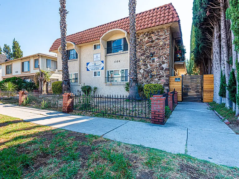 4324 Ventura Canyon Ave — Photo 8