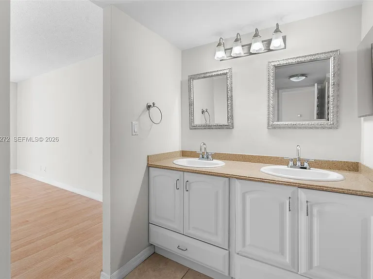 3401 N Country Club Dr #519 — Photo 20