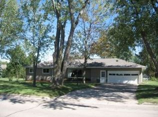 1818 Division St, New London, WI 54961