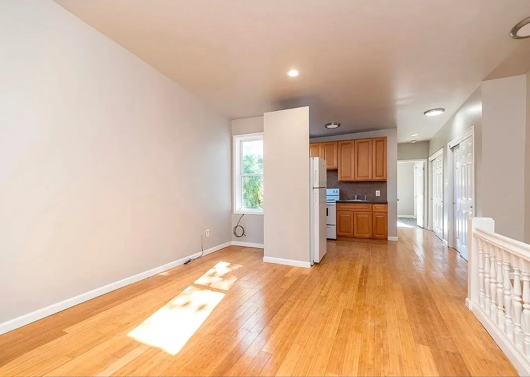 2 bed, 900 sqft, $1,350 — Photo 1