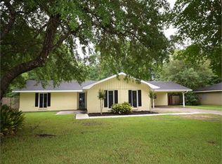 306 Bronco Cir, Moss Bluff, LA 70611