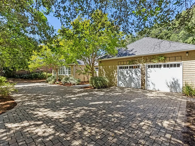 1156 Butterfield Rd — Photo 1