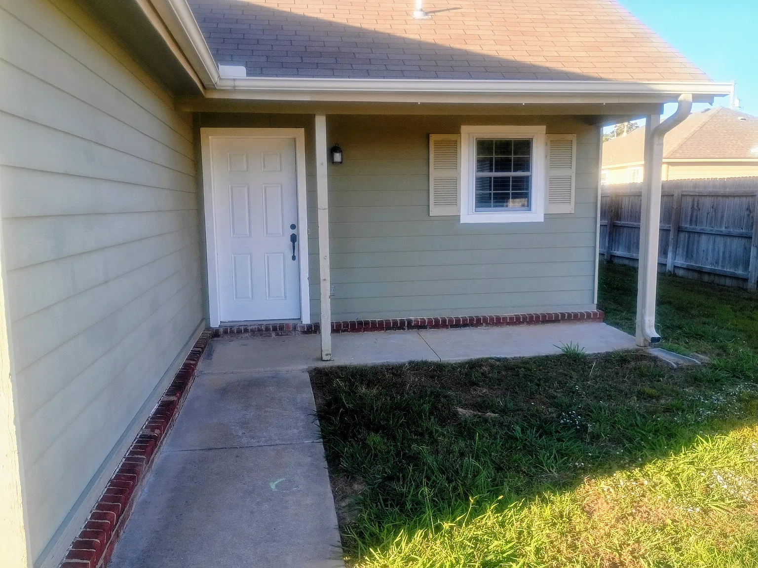 3 bed, 1429 sqft, $1,550 — Photo 2