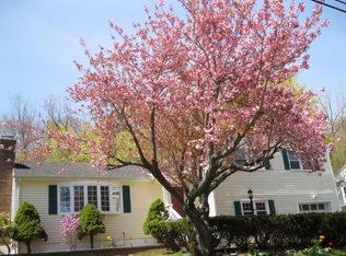 78 Luciani Rd, Woodbridge, CT 06525