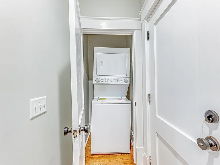 114 W Anderson St #B — Photo 3