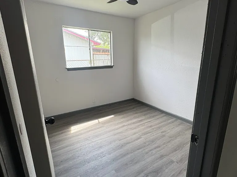 6129 Vincent Dr — Photo 6