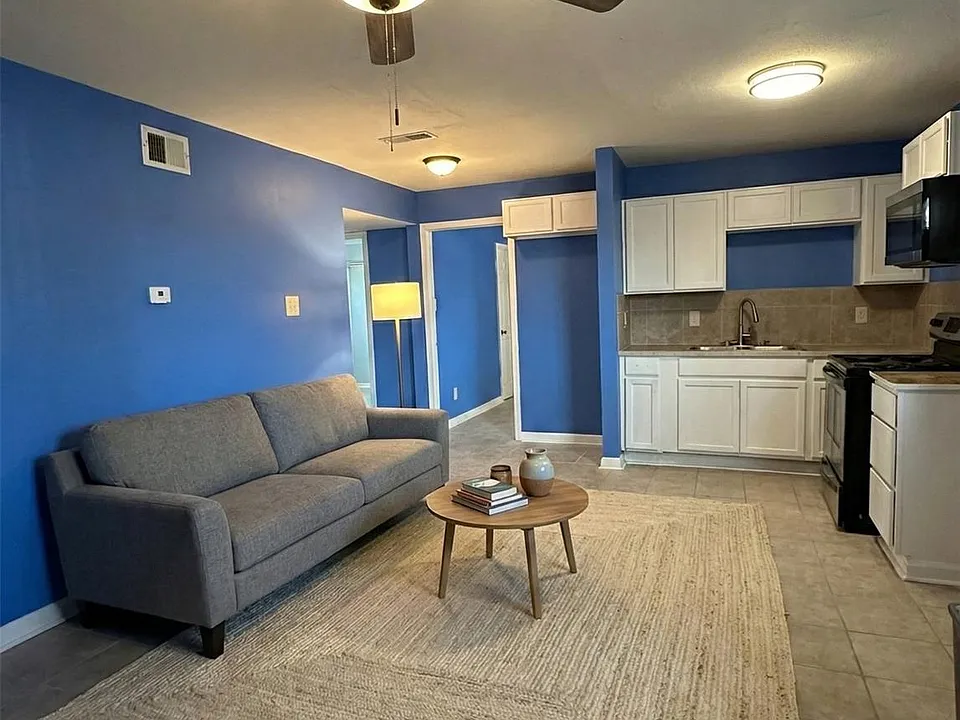 516 Holiday Dr #49