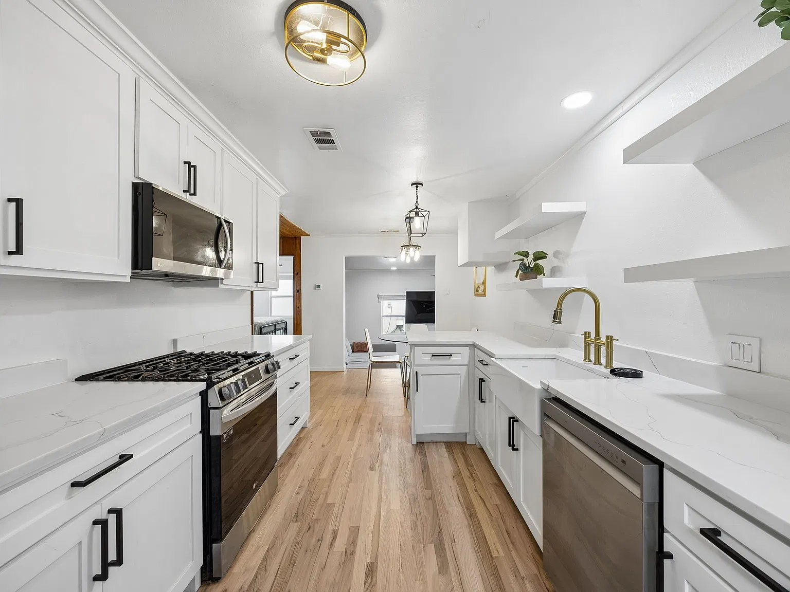 3 bed, 1360 sqft, $2,350 — Photo 2