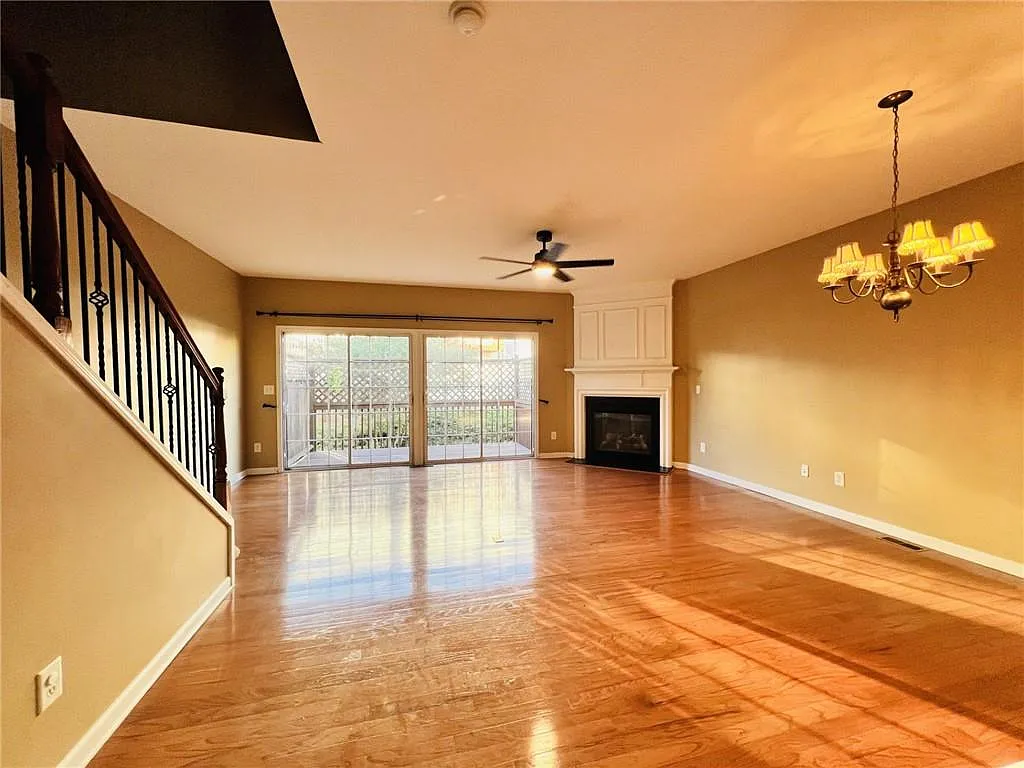 3 bed, 3.5 bath, 1732 sqft, $2,350 — Photo 2