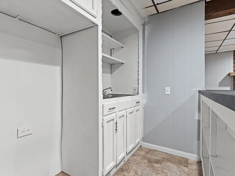 14501 S Village Dr — Photo 16