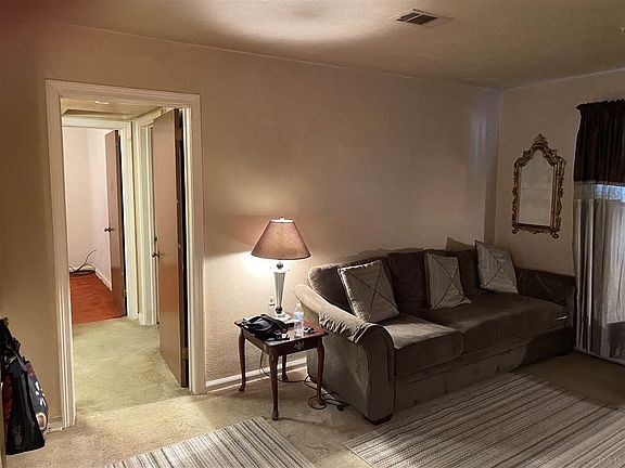 3rd image of 114 W Highland Dr