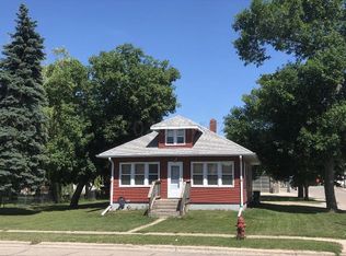 3 1st St NW, Gwinner, ND 58040