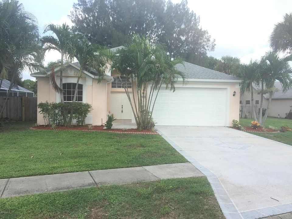 1st image of 320 Island Oaks Pl