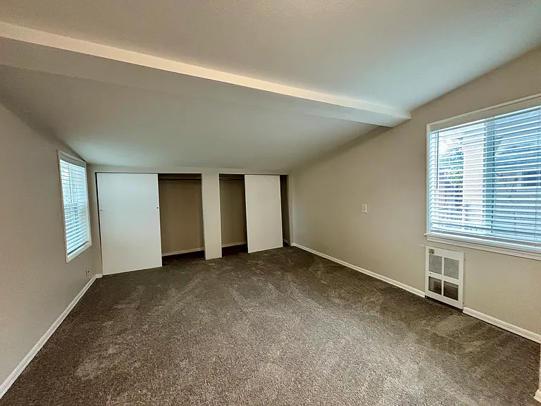 815 Edmonds Ave NE — Photo 10