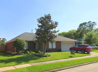15826 Heritage Falls Dr, Friendswood, TX 77546