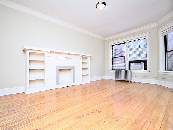 2nd image of 803 W Cornelia Ave APT 3S