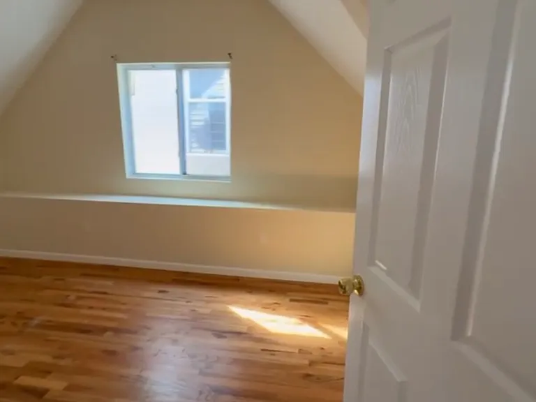 226 Benziger Ave — Photo 5