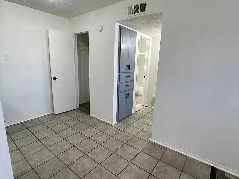 Mirador Apartments — Photo 12
