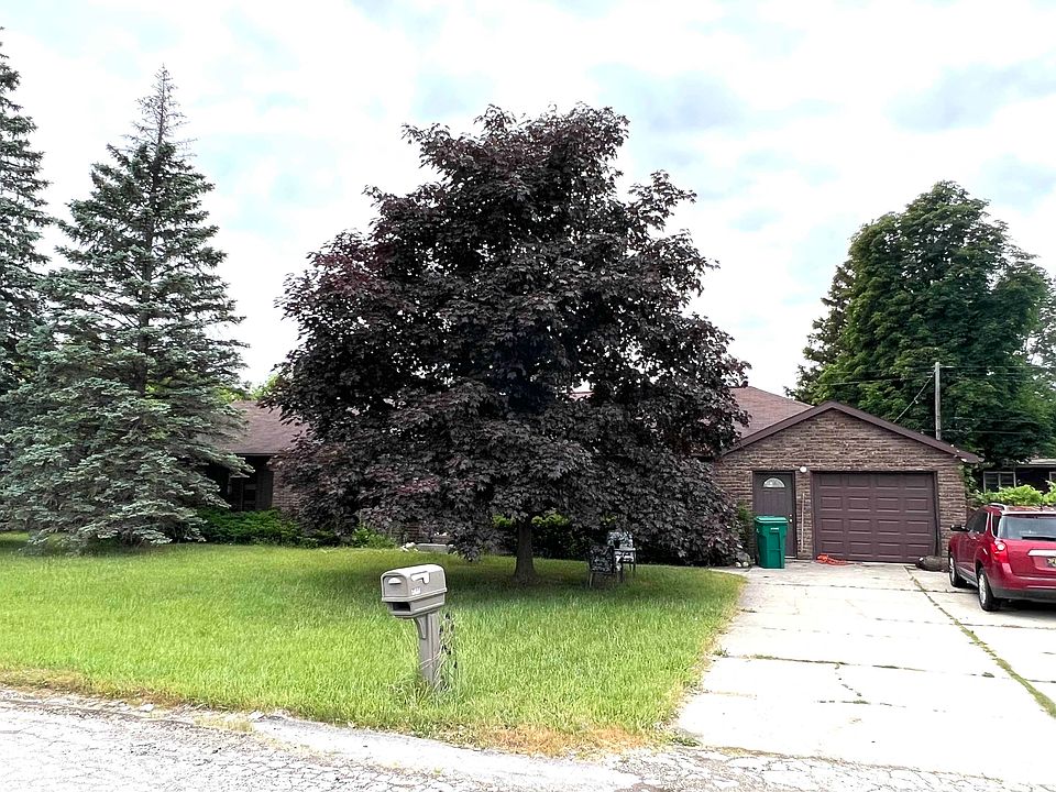 1st image of 4600 N Woodbridge Ave