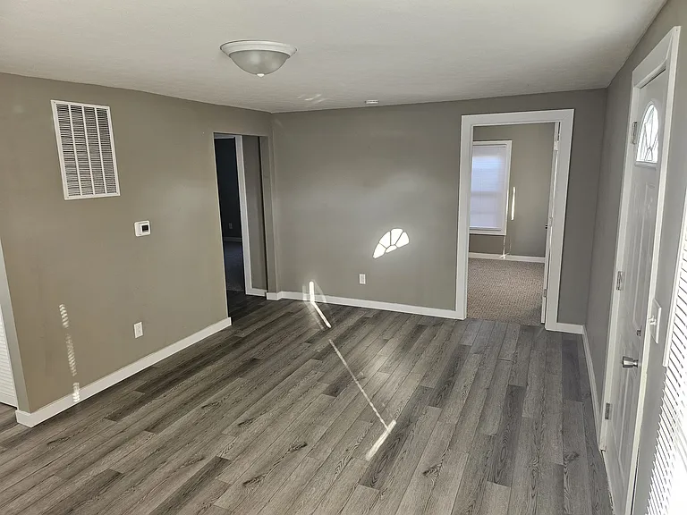 2316 E Cornell Ave — Photo 8
