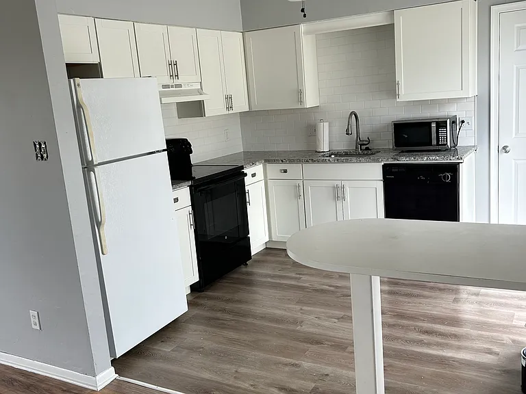 439 Risley Rd — Photo 3