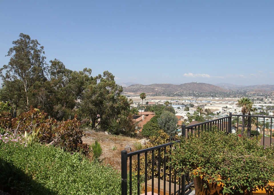 1st image of 1589 Avenida Ladera