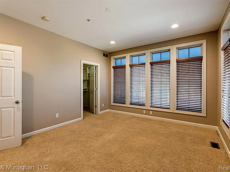 2210 Attard — Photo 17