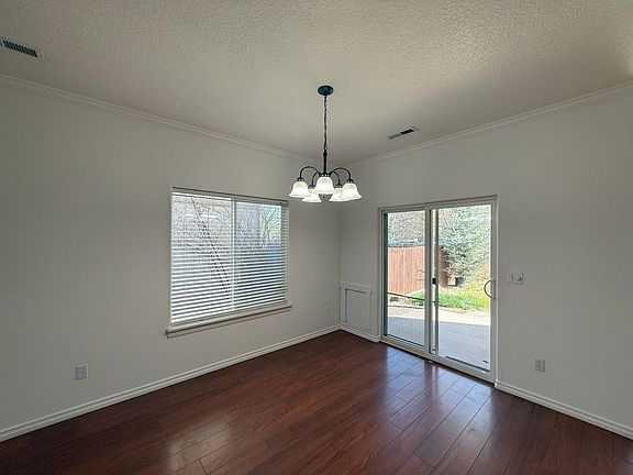 5th image of 2934 SW Cascade Ave