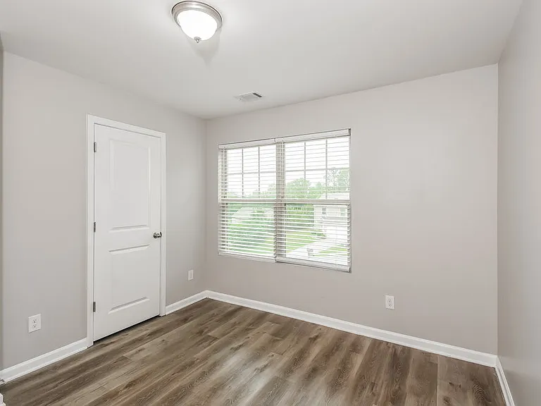 20 Sycamore St — Photo 15