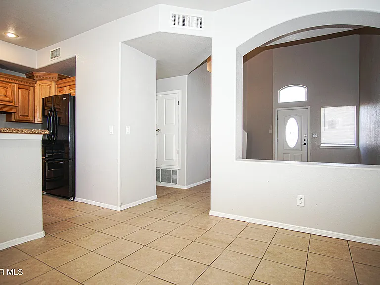 528 Green Village Ct #B — Photo 6