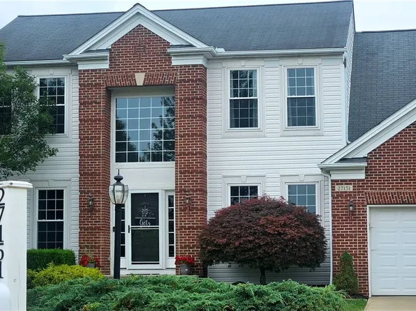 27151 Phoenix Way, Olmsted Falls, OH 44138