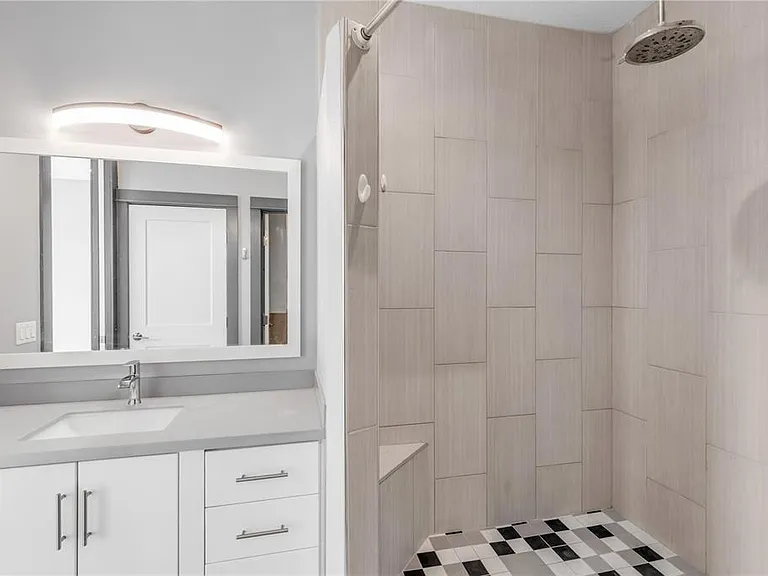 701 E 3rd Ave #PENTHOUSE — Photo 35