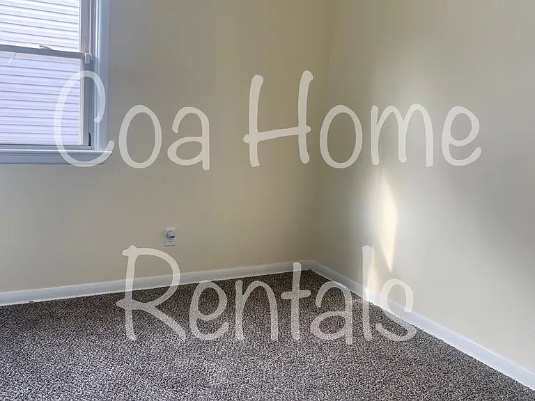 1028 N Westview Dr — Photo 5