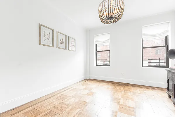 Sold by Modern Spaces | media 8