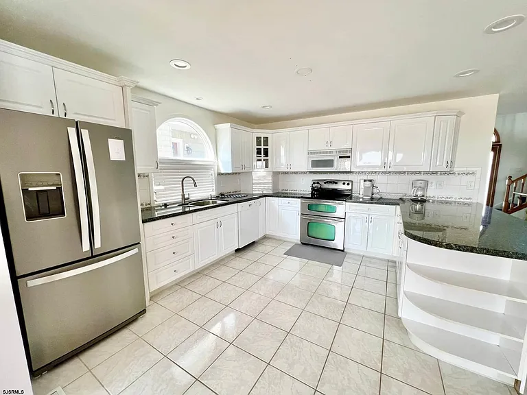 24 Ocean Dr W — Photo 9