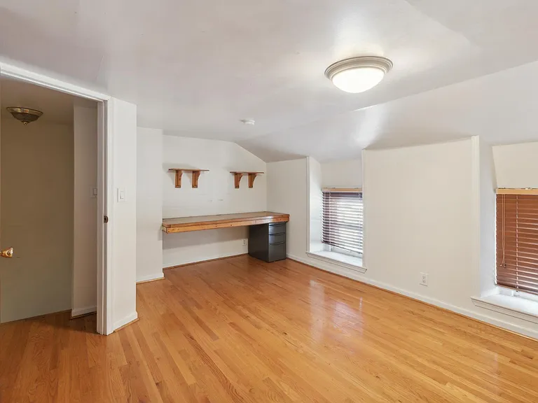 147 Conarroe St — Photo 12