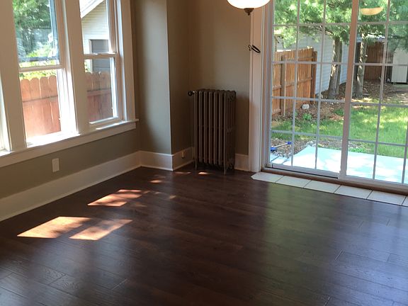 3rd image of 843 Graceland St NE
