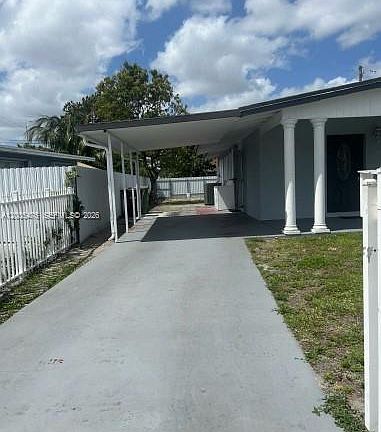 3rd image of 841 Hialeah Dr