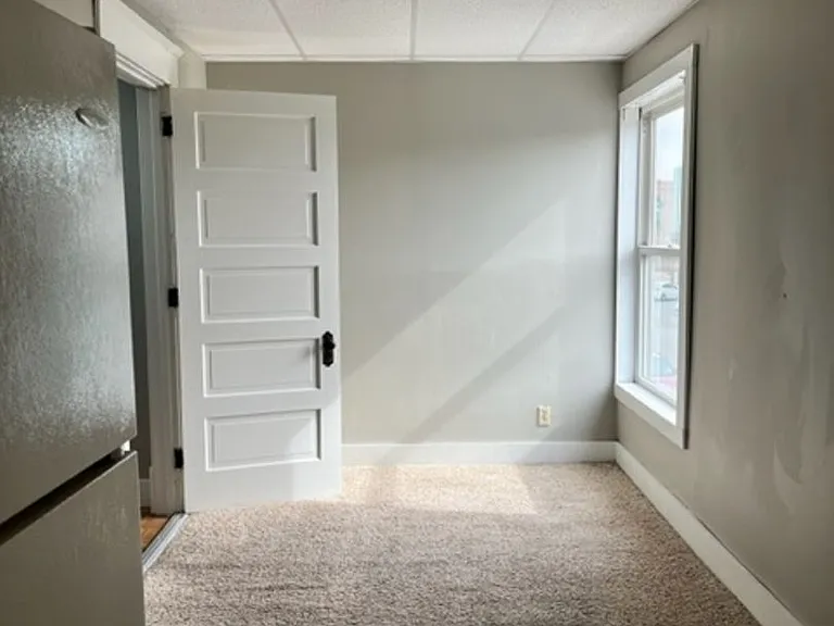 58-60 W Clinton St — Photo 5