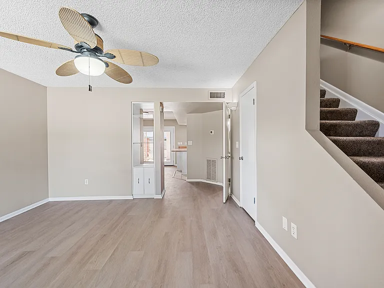 1533 W Hazelwood St — Photo 6