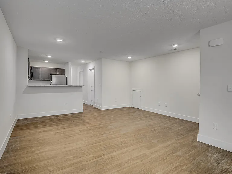 603 Court Yard Ln — Photo 11