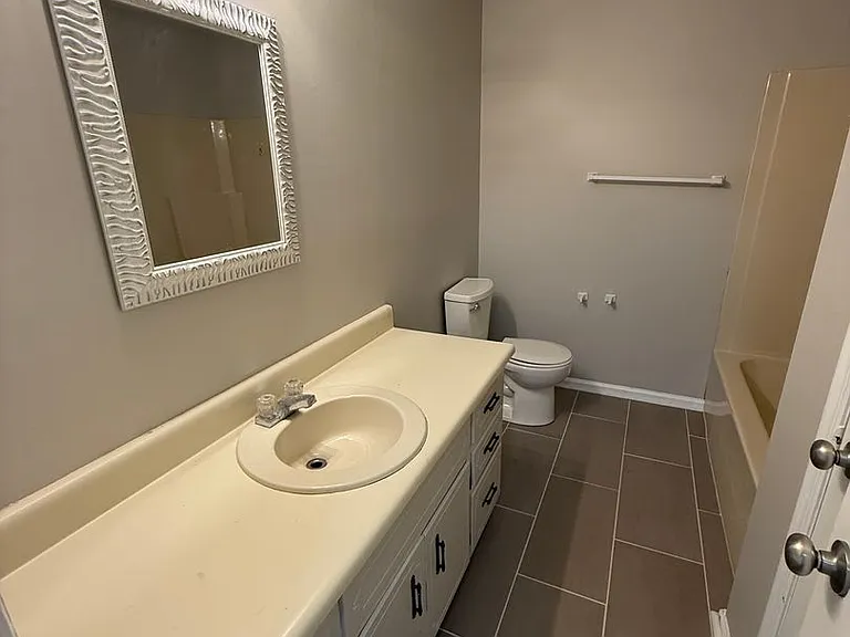 1607 Glenn St SW — Photo 6