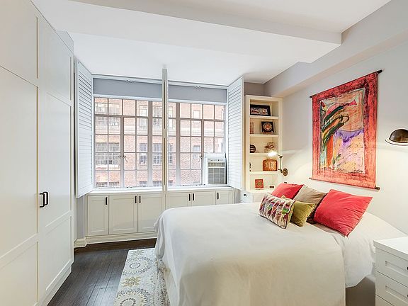 3rd image of 320 E 42nd St APT 310