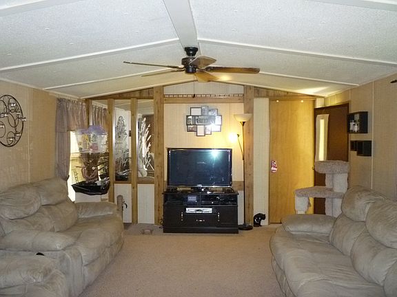3rd image of 125 Parkway Trailer Ct