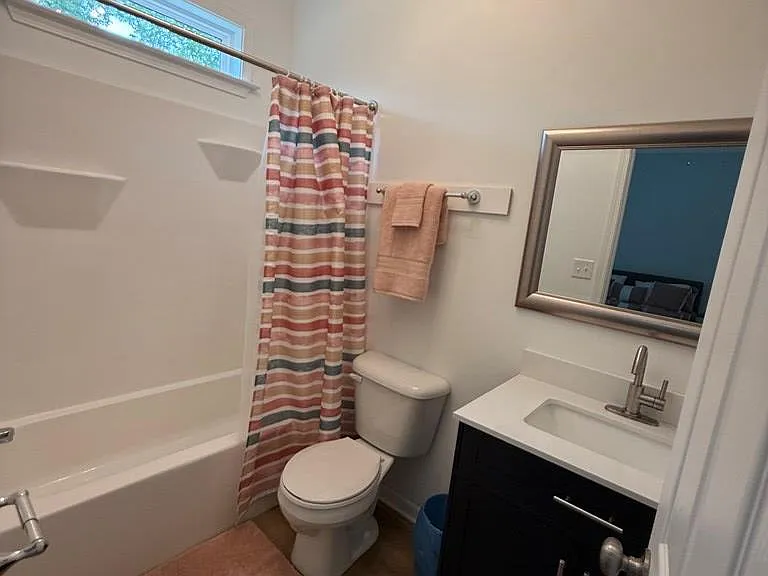 512 E Madison St — Photo 12