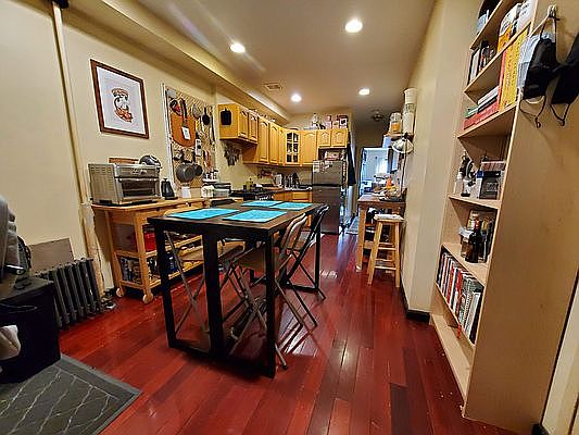 1st image of 293 20th St #2A