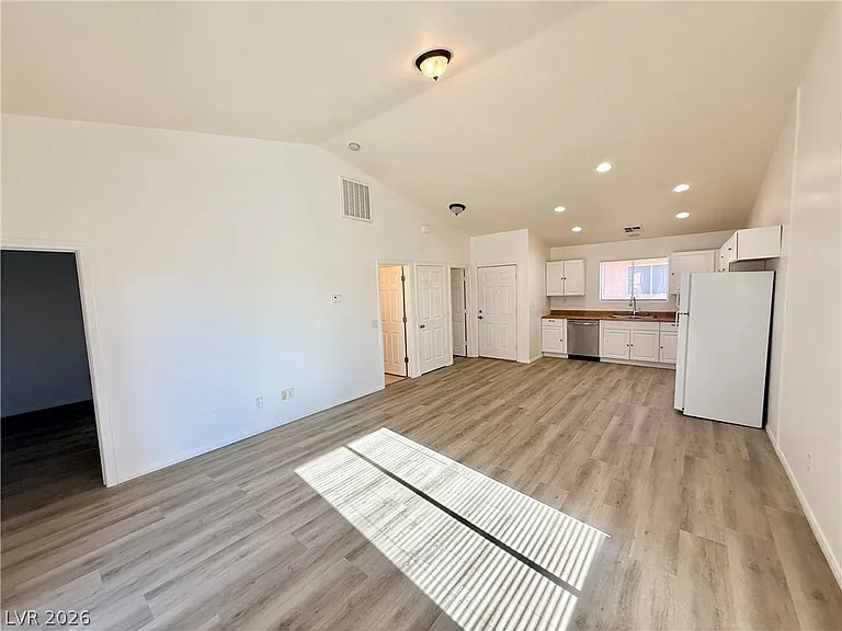 1070 Potro Ave #4 — Photo 4