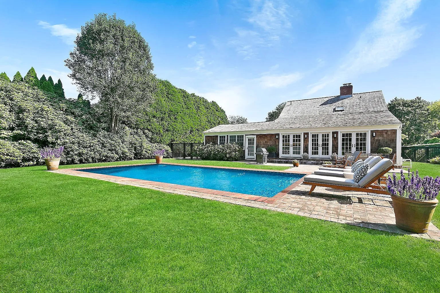 East Hampton Village Home with Pool — Photo 2